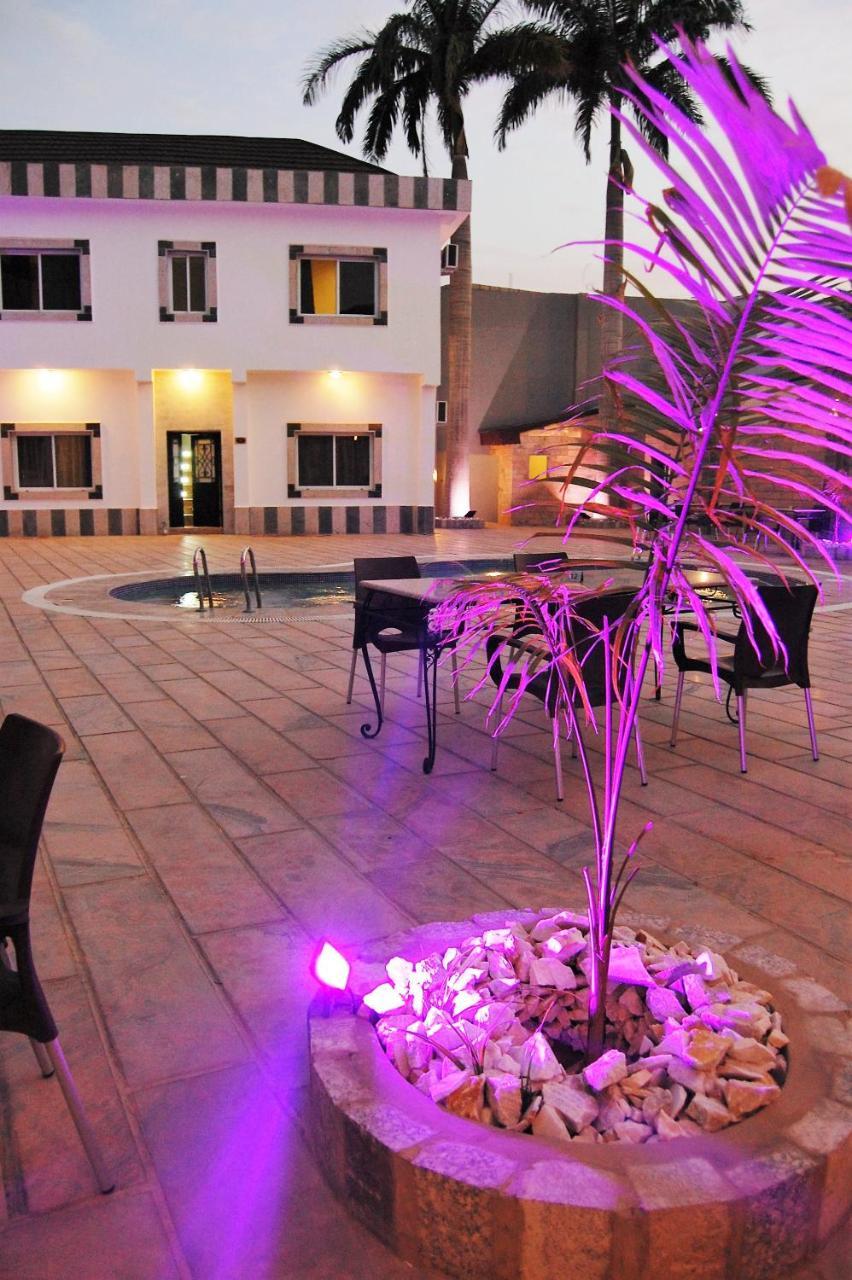 R & K Guest Palace Hotell Kano Eksteriør bilde