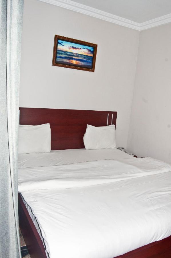 R & K Guest Palace Hotell Kano Eksteriør bilde