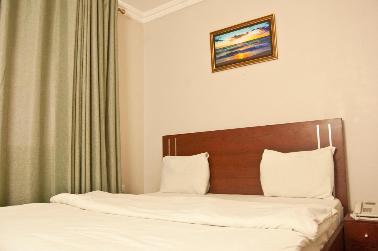 R & K Guest Palace Hotell Kano Eksteriør bilde